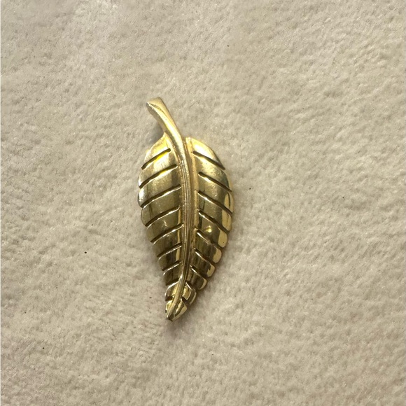 Jennifer Meyer Jewelry - Jennifer Meyer Small Leaf pendant